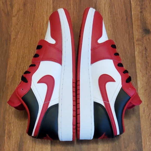 Air Jordan 1 Low "Revese Black Toe" - Men 6.5 (Women US 8) - Picture 6 of 9